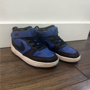 Nike Kids Black and Blue Sneakers good condition 9c